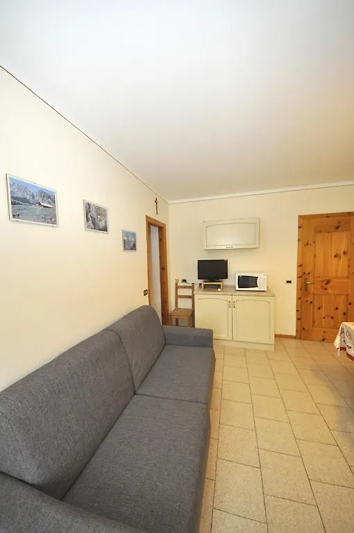 Rinaldo Apartments In Baita Pierin 리비뇨 0*,  이탈리아