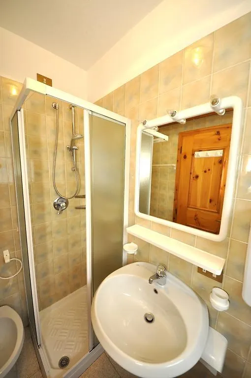 Rinaldo Apartments In Baita Pierin 리비뇨 0*,